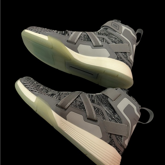 NIB APL MEN’S SUPER FUTURE
Size 5.5
HEATHER GREY/MELANGE - Picture 1 of 9